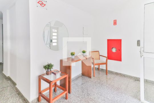 Hall de entrada de apartamento para alugar com 2 quartos, 50m² em Parque Ipe, São Paulo