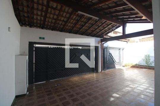 Garagem de casa à venda com 4 quartos, 195m² em Jardim Consorcio, São Paulo