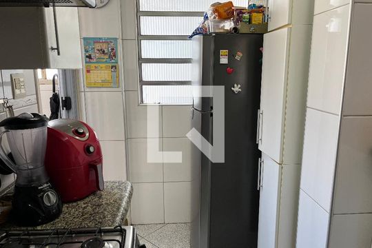 Cozinha de apartamento à venda com 2 quartos, 66m² em Água Branca, São Paulo