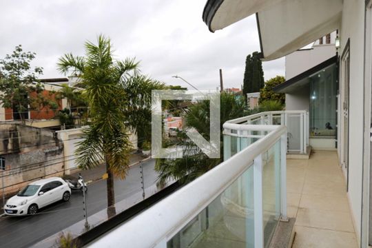 Sacada da Suíte 1 e 2 de casa à venda com 6 quartos, 350m² em Jardim São Caetano, São Caetano do Sul