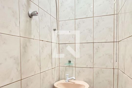 Banheiro de casa de condomínio à venda com 2 quartos, 150m² em Vila Monumento, São Paulo
