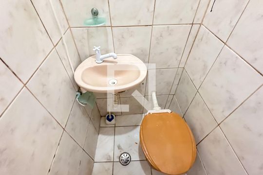 Banheiro de casa de condomínio à venda com 2 quartos, 150m² em Vila Monumento, São Paulo