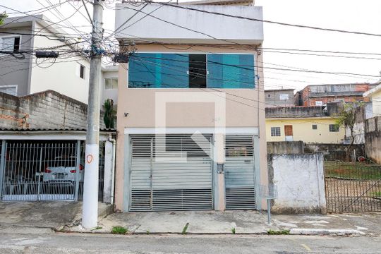 Fachada de casa à venda com 8 quartos, 305m² em Jardim Monte Azul, São Paulo