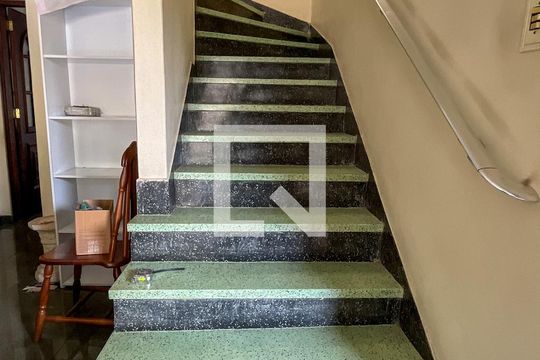 Escada de casa à venda com 3 quartos, 175m² em Parque Monteiro Soares, São Paulo