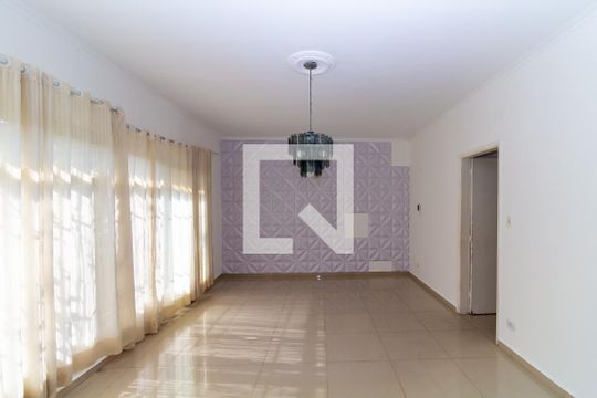 Casa para alugar com 3 quartos, 300m² em Vila Ivone, São Paulo
