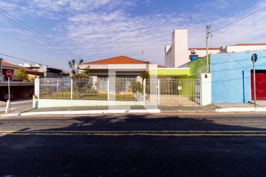 Fachada de casa para alugar com 3 quartos, 300m² em Vila Ivone, São Paulo