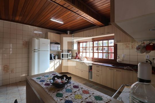 Cozinha de casa à venda com 4 quartos, 170m² em Estância Velha, Canoas