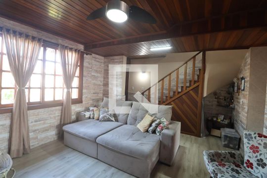 Casa à venda com 4 quartos, 170m² em Estância Velha, Canoas