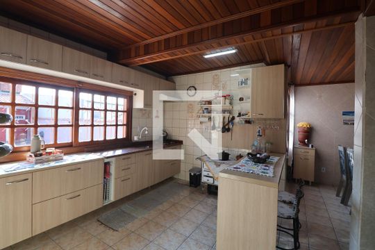 Cozinha de casa à venda com 4 quartos, 170m² em Estância Velha, Canoas