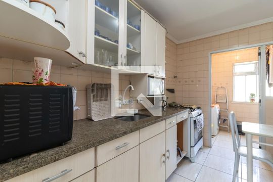 Cozinha de apartamento à venda com 2 quartos, 75m² em Vila Amélia, São Paulo