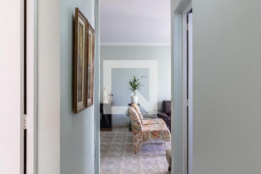 Corredor dos Quartos de apartamento à venda com 2 quartos, 75m² em Vila Amélia, São Paulo
