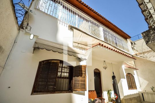 Fachada de casa à venda com 3 quartos, 152m² em Vila Isabel, Rio de Janeiro
