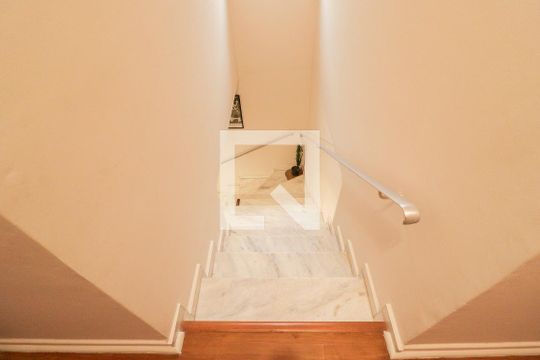 Escada de casa à venda com 3 quartos, 161m² em Lauzane Paulista, São Paulo