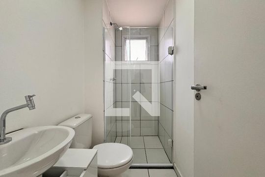 Banheiro de apartamento para alugar com 2 quartos, 48m² em Parque João Ramalho, Santo André