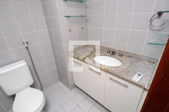 Banheiro quarto 1 de apartamento para alugar com 1 quarto, 82m² em Barra da Tijuca, Rio de Janeiro