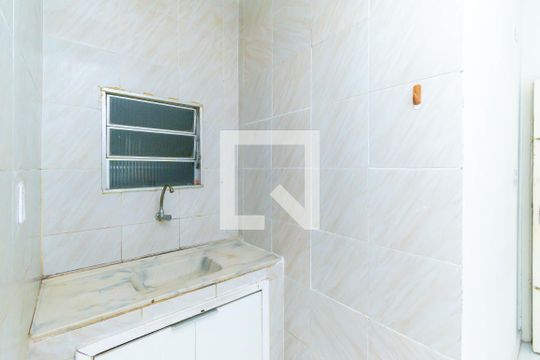 Cozinha de kitnet/studio para alugar com 1 quarto, 25m² em Liberdade, São Paulo
