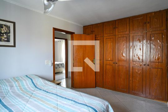 Quarto 1 de casa à venda com 3 quartos, 220m² em Vila Liviero, São Paulo