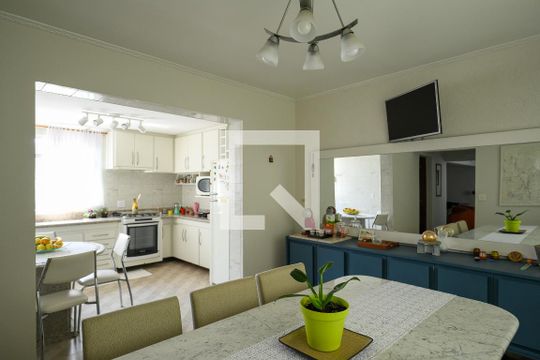 Copa de casa à venda com 3 quartos, 220m² em Vila Liviero, São Paulo