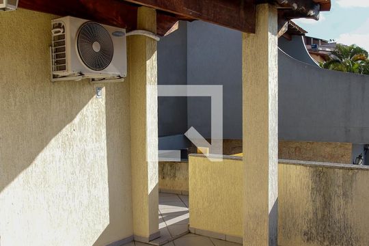Sacada de casa à venda com 3 quartos, 195m² em Jardim das Flores, Osasco