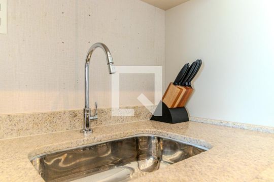 Cozinha de kitnet/studio à venda com 1 quarto, 26m² em Consolação, São Paulo