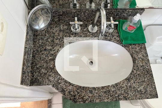 Banheiro da Suíte de apartamento à venda com 3 quartos, 61m² em Vila Pompéia, São Paulo