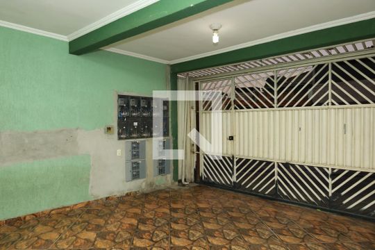 Garagem de casa para alugar com 3 quartos, 100m² em Jardim Nazareth, São Paulo