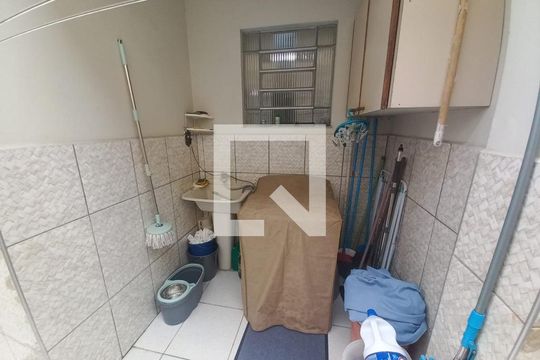 Área de Serviço de casa para alugar com 3 quartos, 210m² em Vila Cascatinha, São Vicente