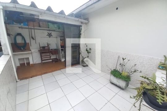 Área de Serviço de casa para alugar com 3 quartos, 210m² em Vila Cascatinha, São Vicente