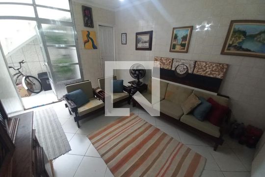 Copa de casa para alugar com 3 quartos, 210m² em Vila Cascatinha, São Vicente