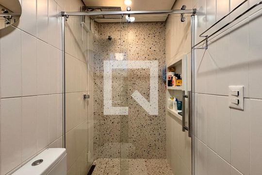 Banheiro da Suíte de apartamento à venda com 3 quartos, 140m² em Vila Pires, Santo André