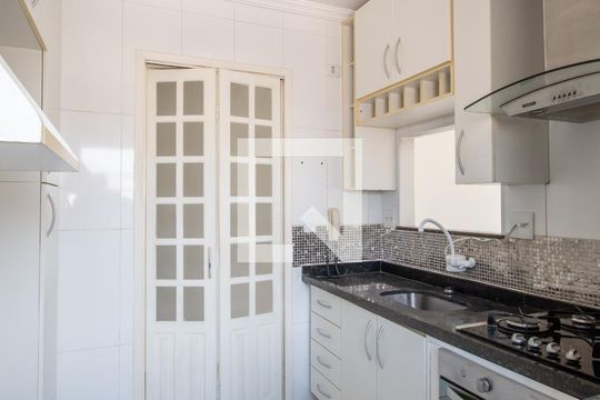 Cozinha de apartamento para alugar com 2 quartos, 57m² em Pestana, Osasco