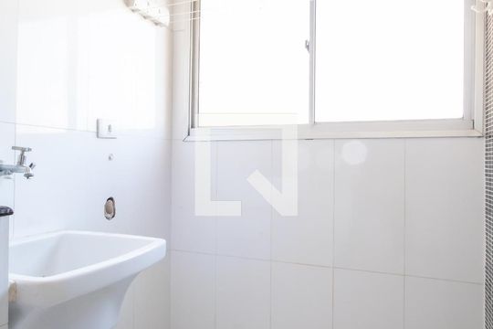 Área de Serviço de apartamento para alugar com 2 quartos, 57m² em Pestana, Osasco