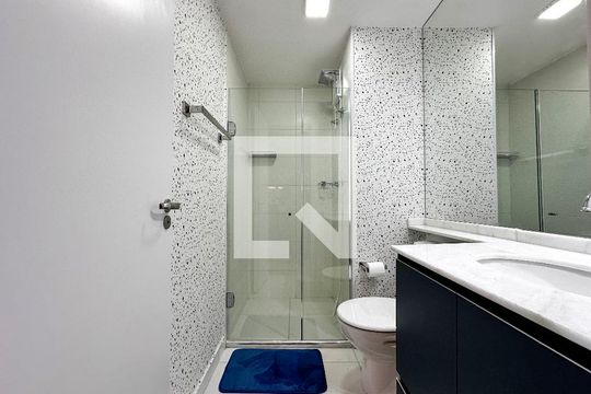 Banheiro de kitnet/studio à venda com 1 quarto, 28m² em Santo Amaro, São Paulo