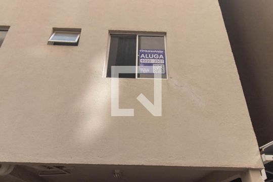 Plaquinha de apartamento para alugar com 2 quartos, 58m² em Água Verde, Curitiba