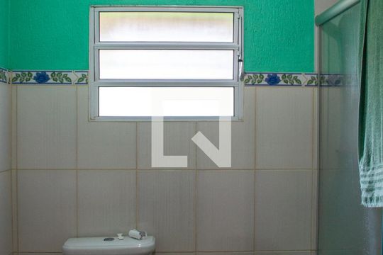 Banheiro de casa à venda com 5 quartos, 193m² em Partenon, Porto Alegre
