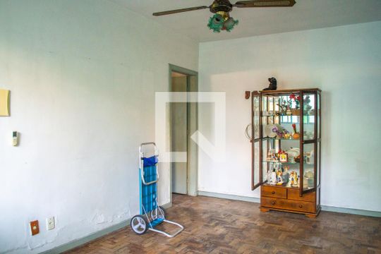 Área externa de casa à venda com 5 quartos, 193m² em Partenon, Porto Alegre