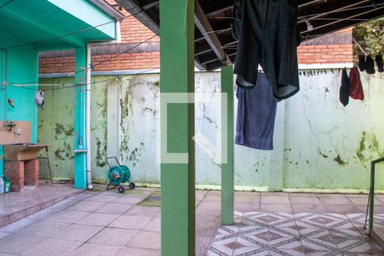 Área externa de casa à venda com 5 quartos, 193m² em Partenon, Porto Alegre