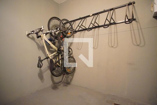 Área Comum - Bicicletário de kitnet/studio à venda com 1 quarto, 45m² em Rio Branco, Porto Alegre