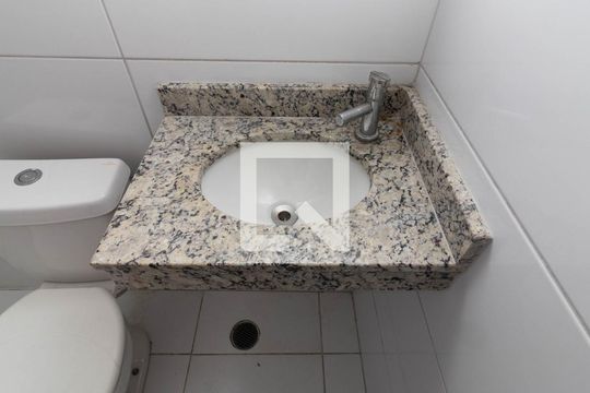 Banheiro de casa de condomínio para alugar com 1 quarto, 34m² em Vila Santa Teresa (zona Leste), São Paulo