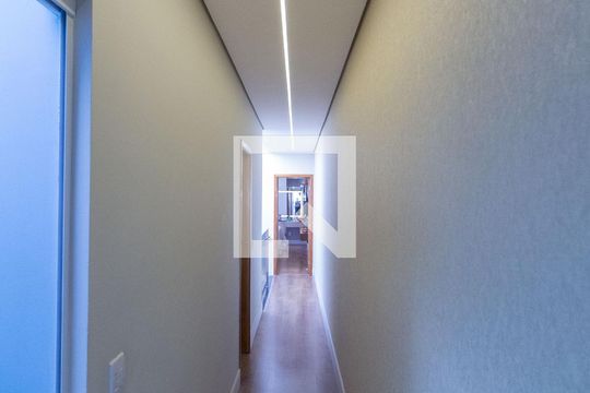 Corredor de casa à venda com 3 quartos, 160m² em Vila Granada, São Paulo