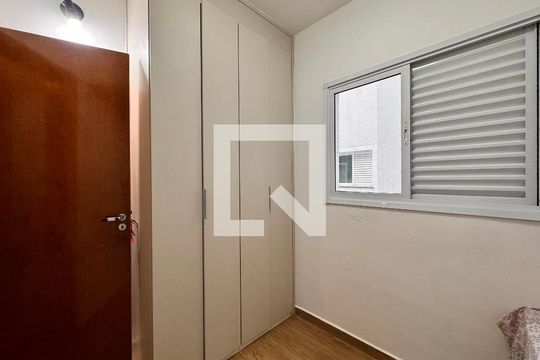 Quarto 1 de apartamento para alugar com 2 quartos, 51m² em Vila Vitória, Santo André