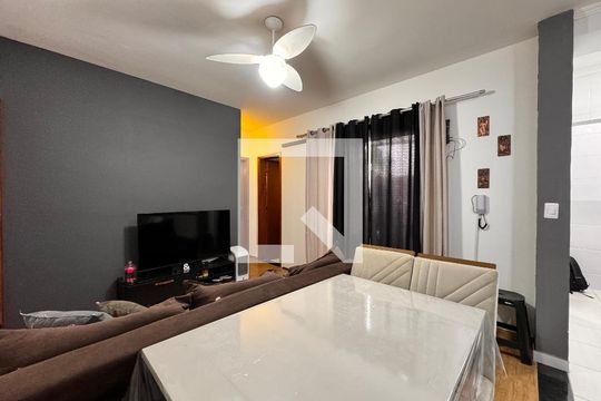 Sala de apartamento para alugar com 2 quartos, 51m² em Vila Vitória, Santo André