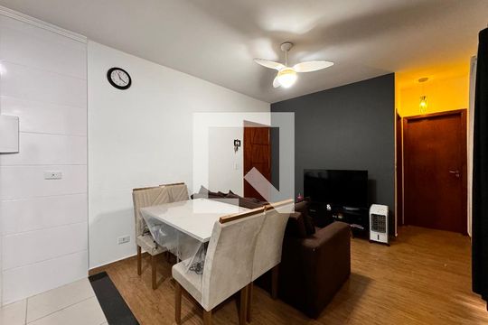 Sala de apartamento para alugar com 2 quartos, 51m² em Vila Vitória, Santo André
