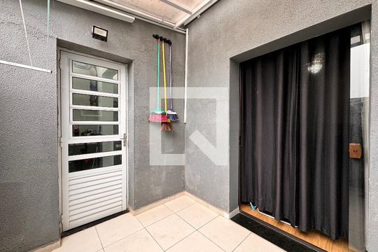 Lavanderia / área privativa de apartamento para alugar com 2 quartos, 51m² em Vila Vitória, Santo André