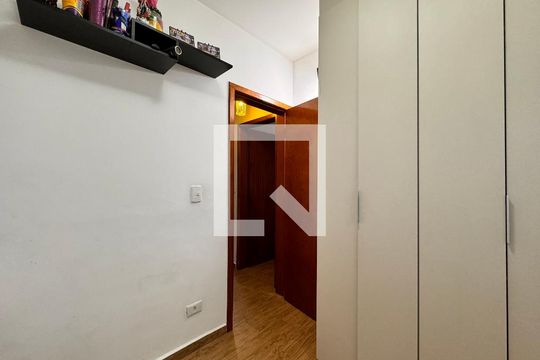 Quarto 1 de apartamento para alugar com 2 quartos, 51m² em Vila Vitória, Santo André
