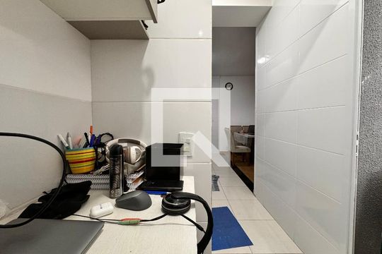 Lavanderia / escritório de apartamento para alugar com 2 quartos, 51m² em Vila Vitória, Santo André