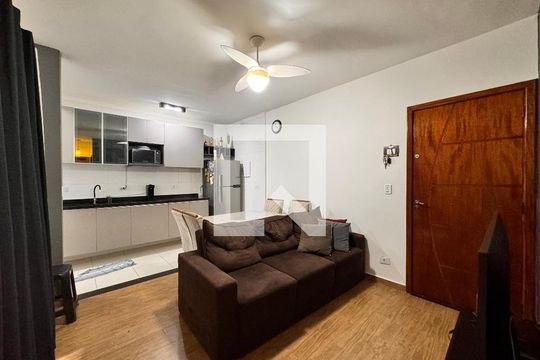 Sala de apartamento para alugar com 2 quartos, 51m² em Vila Vitória, Santo André