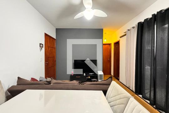 Sala de apartamento para alugar com 2 quartos, 51m² em Vila Vitória, Santo André