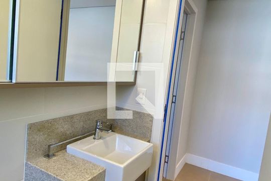 Banheiro Social de apartamento para alugar com 1 quarto, 46m² em Buritis, Belo Horizonte