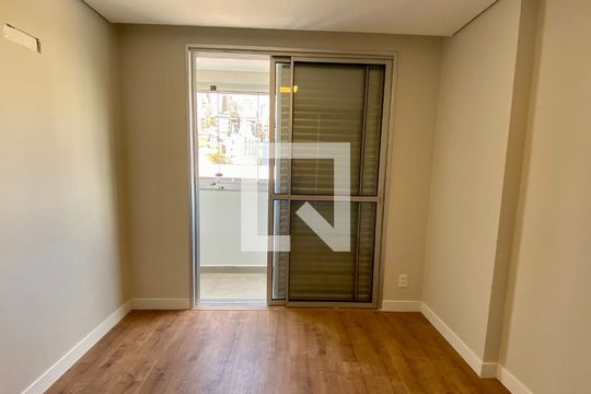 Quarto 1 de apartamento para alugar com 1 quarto, 46m² em Buritis, Belo Horizonte